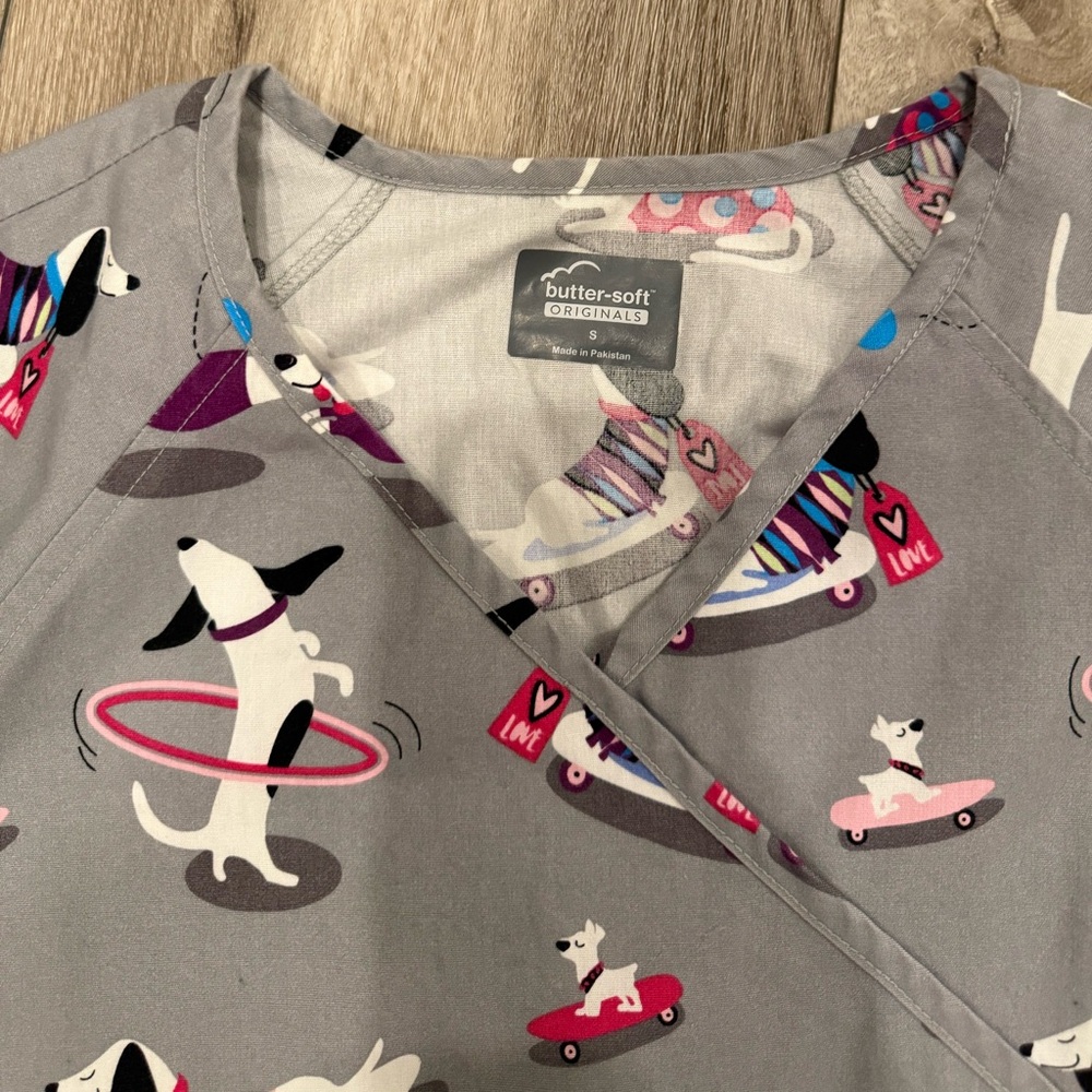 Gray Pattern Scrub Top - Picture 2 of 2